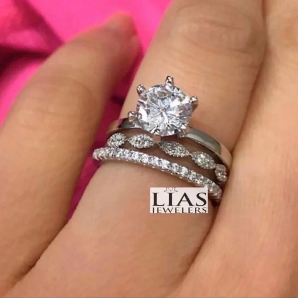 New 18k white gold wedding ring set